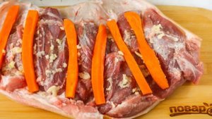 Рулет из свиной рульки в пленке