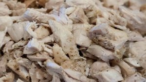 Салат с виноградом, курицей и сельдереем