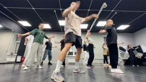 Hip-hop basic steps. R8 band.