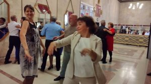 Бует из белых роз.... 12.10.25.