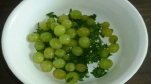 Салат с виноградом и адыгейским сыром