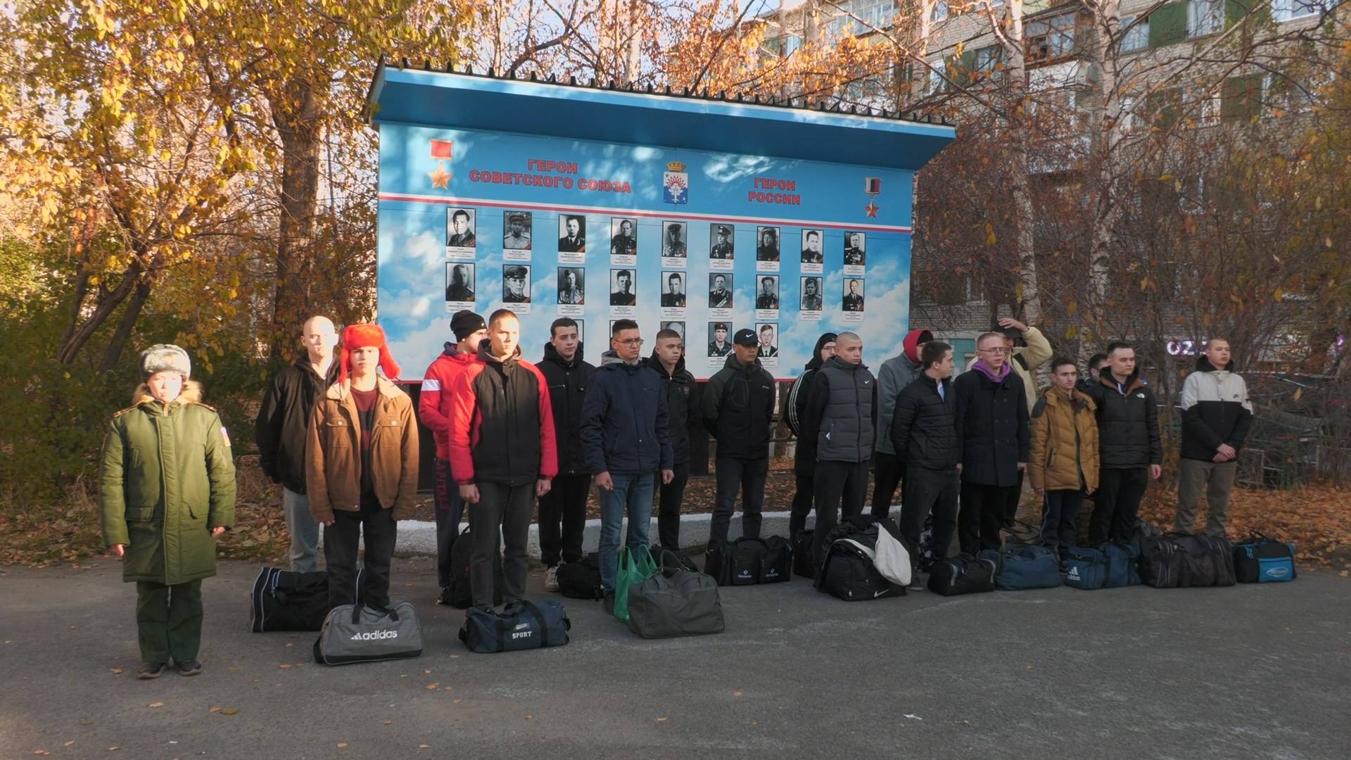 18 призывников отправились навстречу армейской службе в рядах Вооруженных сил РФ