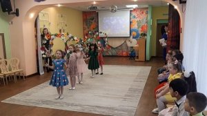 танец с цветочными дугами