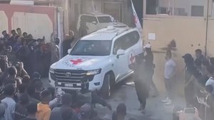 Первую группу израильских заложников передали Красному кресту в секторе Газа