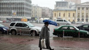 Сильный дождь не прекращается в Москве с самой ночи. Снегопады и заморозки обрушились на Подмосковье
