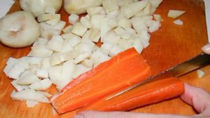 Салат Оливье с копченой курицей