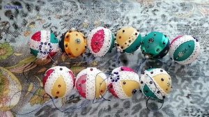 Новогодние шарики из пенопластовых заготовок