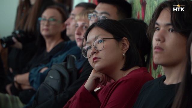 Студенты посетили выставку «Защита суверенитета Российского государства. История и современность»