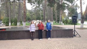 Девчонки читают стихи