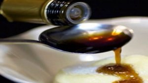 Салат из брокколи с изюмом и семечками