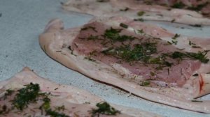 Рулет из свиной шкурки