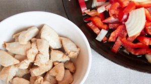 Курица в сметане с красным перцем