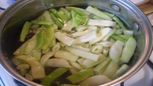 Салат из фасоли остренький