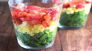 Салат с тунцом слоеный