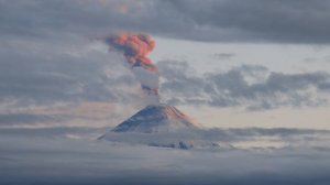 Камчатка в дыму: вулкан Ключевской совершил выброс пепла на высоту семь километров