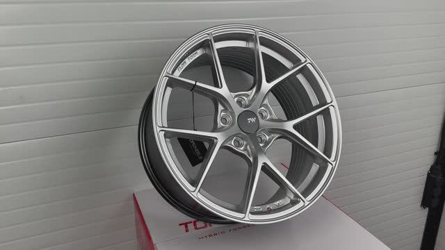 Topwheels LX01 18 8.0J вес 8,3kg Hyper Silver
