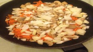 Салат Обжорка с мясом и грибами