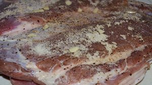Рулет из свиной брюшины