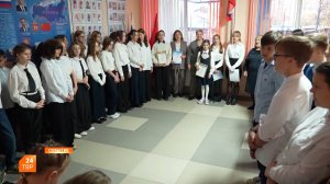 Поднятие флага в школе