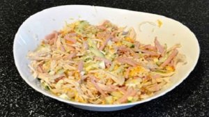 Салат с ветчиной и огурцами