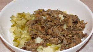 Салат с вешенками
