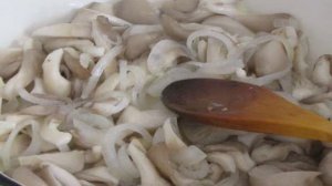 Салат с вешенками и огурцами