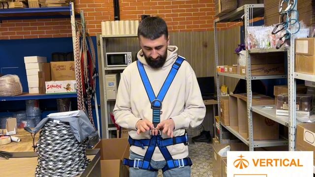 Страховочная привязь Профессионал с плечами Вертикаль