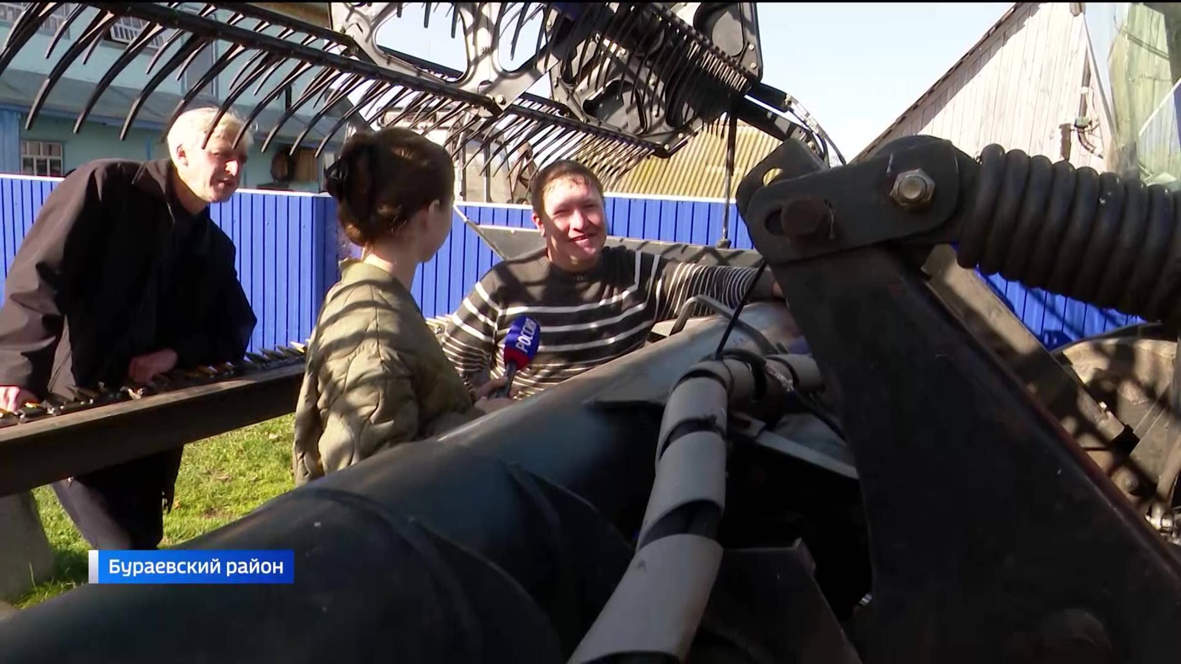 Быстрая, резвая и не ломается: житель Башкортостана собрал в своем гараже самоходную косилку