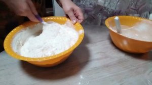 Универсальное сдобное тесто для пирогов и пирожков.