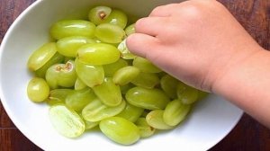 Салат с виноградом и фисташками