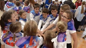 Первоклассников Финно-угорской школы Петрозаводска посвятили в «Орлята России»