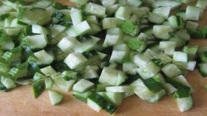 Окрошка с квасом и колбасой