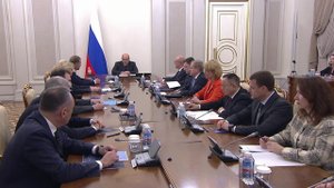 О повышении доступности медпомощи и помощи молодежи в трудоустройстве говорили на заседании прави...