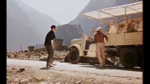 Сейчас Работники пляшут перед людьми за копейки 12 стульев