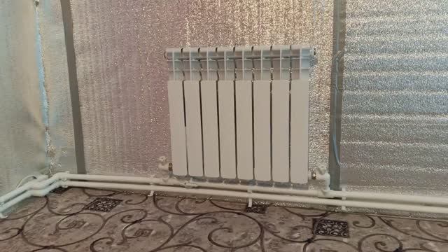 Делаю пластиковое отопление . Спаял трубы в большой комнате .