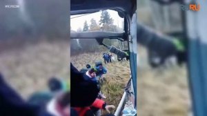 Спасательный вертолет эвакуировал группу туристов с детьми в горах Сочи