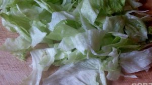 Салат с ветчиной и сухариками