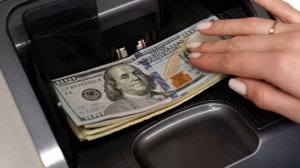 Внебиржевой курс доллара упал ниже 80 рублей