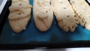 Тесто готово.Делаю начинку и пеку кулебяки.