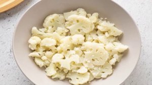 Салат из цветной капусты с сыром