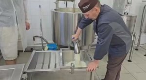 Пресс-тележка для выработки сыра: технология подпрессовки пласта