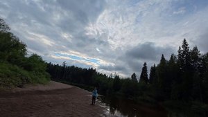 Рыбалка красивым летним вечером