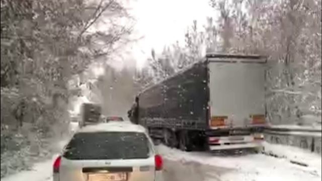 Пробки на дорогах в Иркутской области из за снега