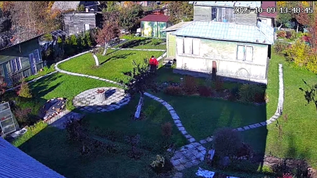 14-10-2025.Дача.Наконец то сирень выкопали!Слежу по камере как мои пацаны работают)))(11-12.10.25)