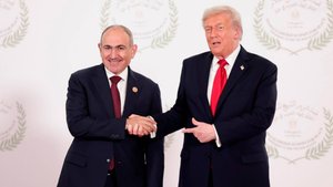 Никол Пашинян и Дональд Трамп обменялись крепкими рукопожатиями на саммите мира в  Шарм-эш-Шейхе