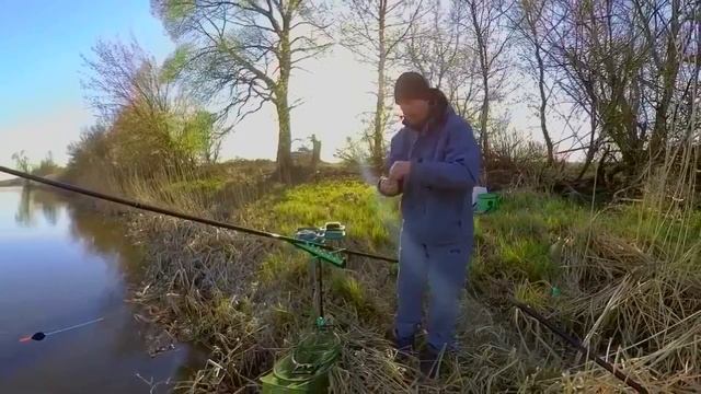 Ловля болонским удилищем с безынерционной катушкой, скользящий поплавок. смотреть онлайн