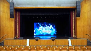 Светодиодный экран 9000х5000 для сцены. Шаг пикселя P4 мм. Конструкция экрана полностью подвесная.