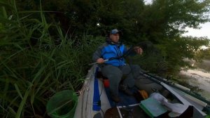 РЕКА , ЛОДКА , ПОПЛАВОК