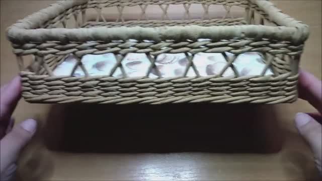 Подносик из газетных трубочек