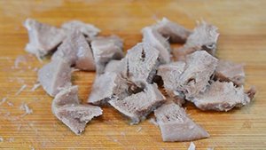 Салат с языком в верринах